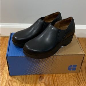 Shoes for crews womens sz 7.5 black non slip nwt